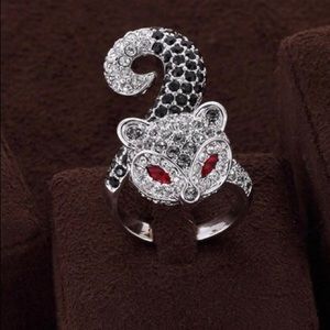 Silver fox 🦊 inspired ring for animal lovers 💕